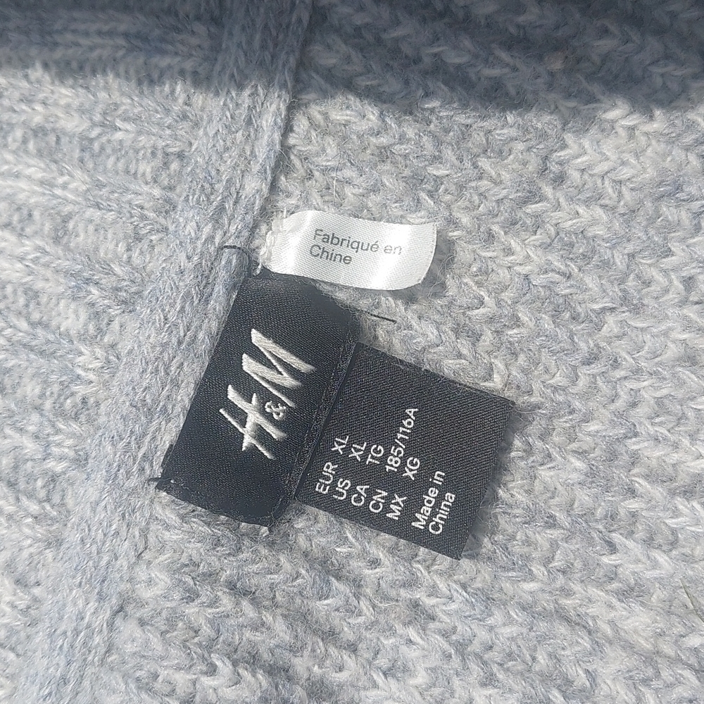 H&M sweater - Picture 3 of 9